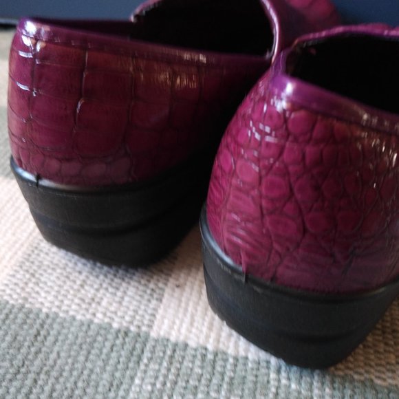 Raspberry Color Clogs - Picture 3 of 5